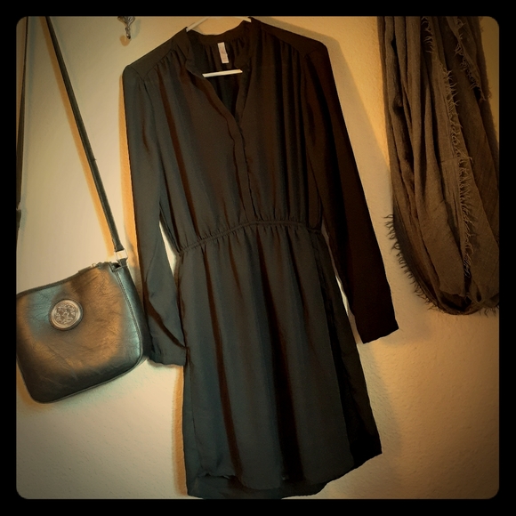 Black Dress - Picture 1 of 3